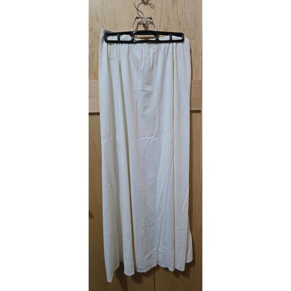 Vanity Fair Antron III Nylon Cream Slip Skirt Womens Medium - Picture 1 of 6